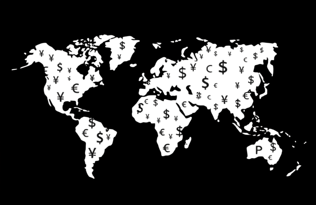 世界地圖與各國貨幣符號插畫,象徵購買力平價的全球比較概念